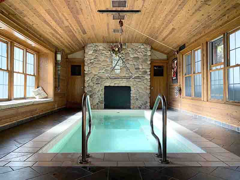 Best Cabin with a Hot Tub and Pool Table in Wisconsin