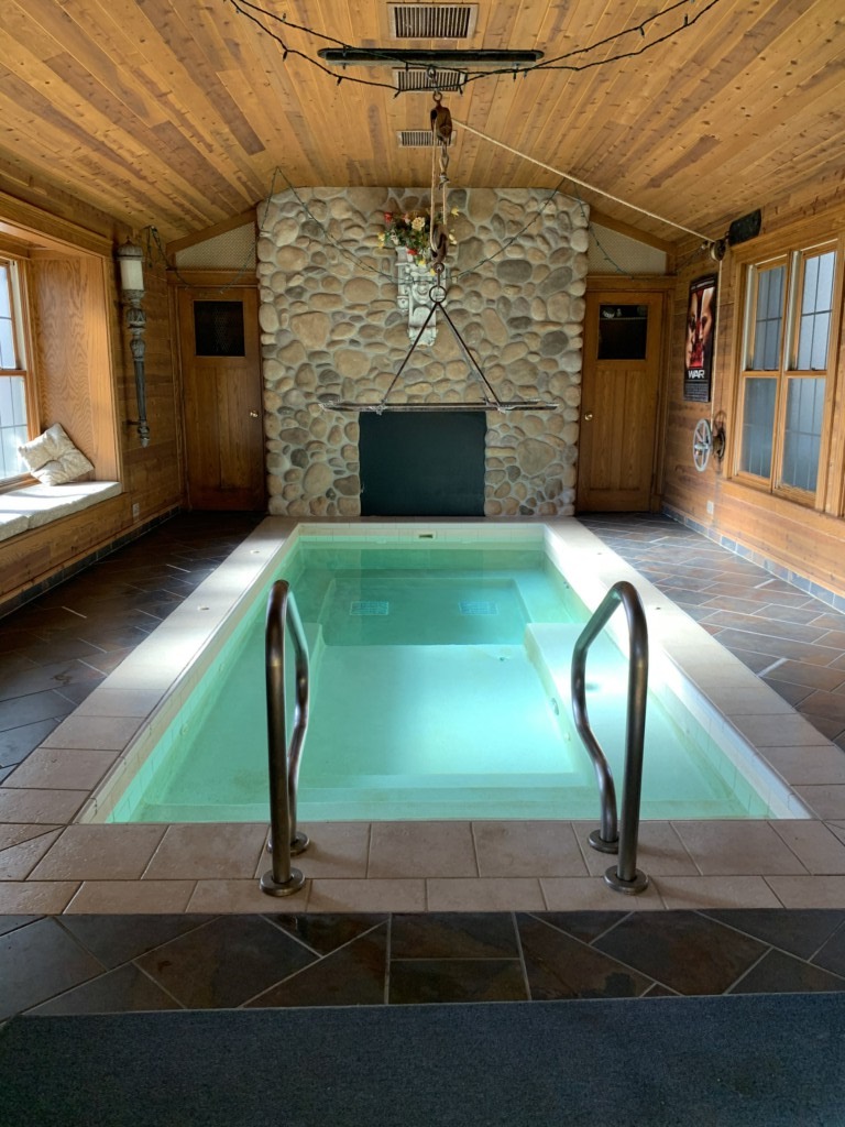 The Nicest Winter Cabin Near Chicago With A Hot Tub A Secluded Cabin Rental Near Chicago For 