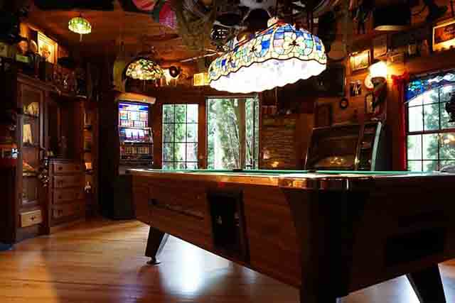 Large group cabin rentals Wisconsin with game room