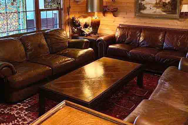 Large group cabin rentals Wisconsin with great room