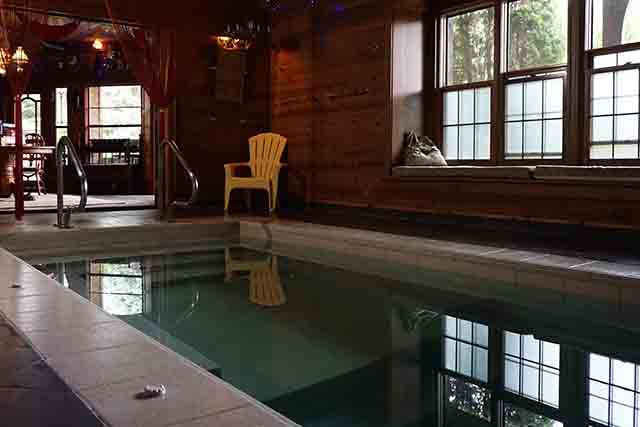 Large group cabin rentals Wisconsin with indoor hot tub