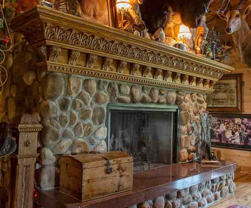 Wisconsin Cabin Rentals Close to Chicago with Incredible Stone Fireplaces