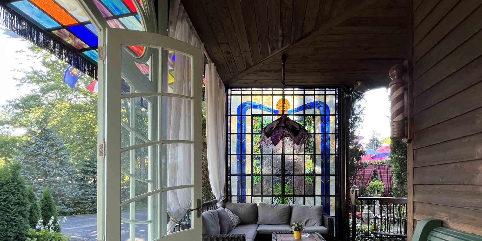 Getaway to Wisconsin whole house rental with stained glass features