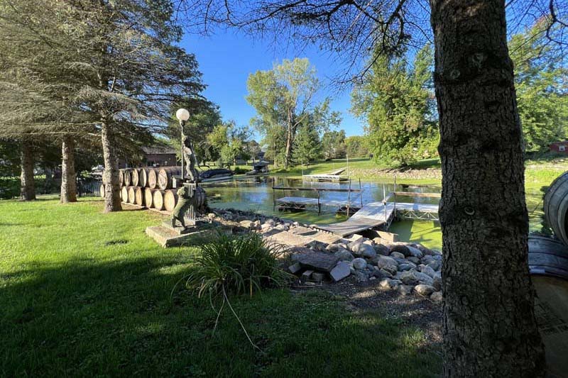 Lake Puckaway cabin rentals for a family getaway to Wisconsin